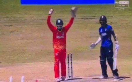 വിക്കറ്റ് കീപ്പർക്ക് പന്ത് എടുത്തുനൽകി 'സഹായിച്ച' ബാറ്റർ ഔട്ടായി