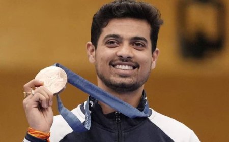 പാരീസ് ഒളിമ്പിക്‌സ്: ഷൂട്ടിംഗില്‍ വെങ്കലം നേടിയ സ്വപ്‌നില്‍ കുസാലെയ്ക്ക് ഡബിള്‍ പ്രമോഷനുമായി റെയില്‍വേ